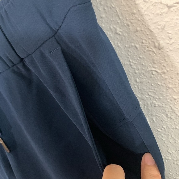 Lululemon License to Train High-Rise Pant Navy Blue     size 4 Joggers - Picture 5 of 13